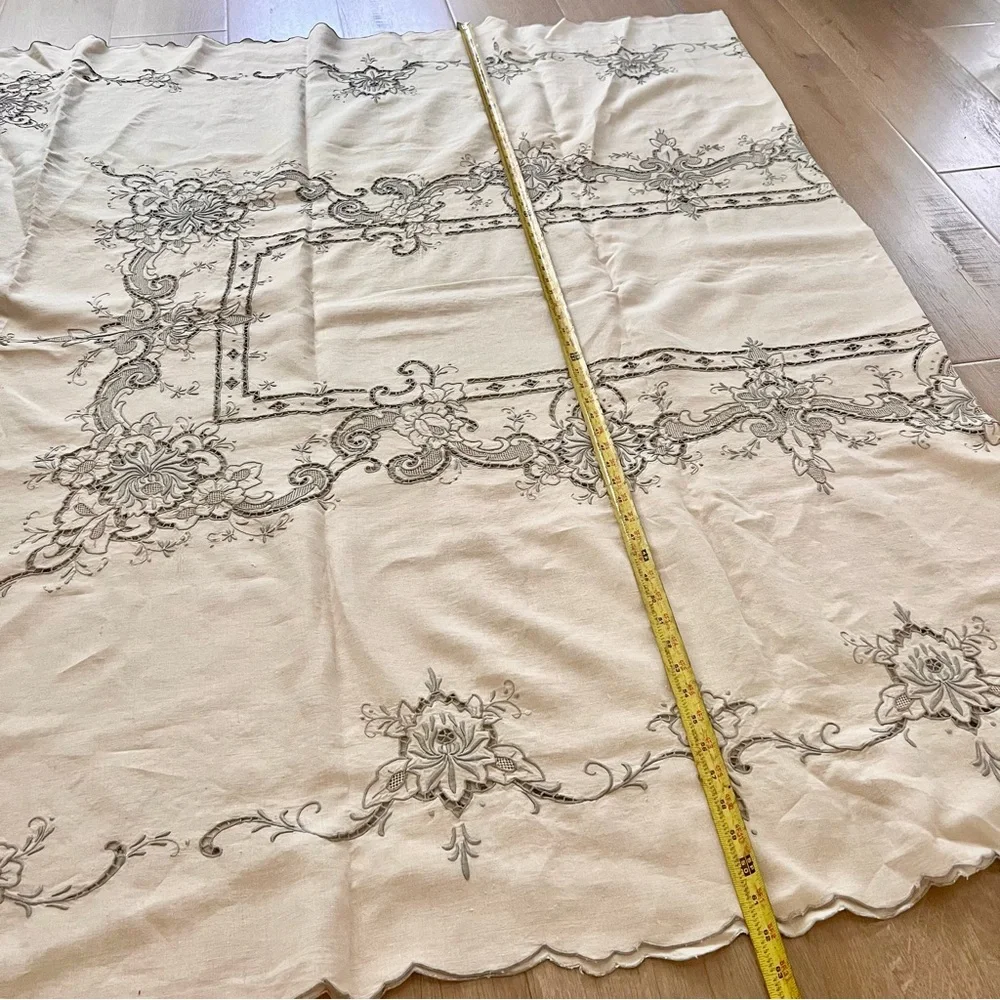 Vtg Madeira Embroidered Cutwork Lace Floral Linen Tablecloth‎ 113”x62” & Napkins